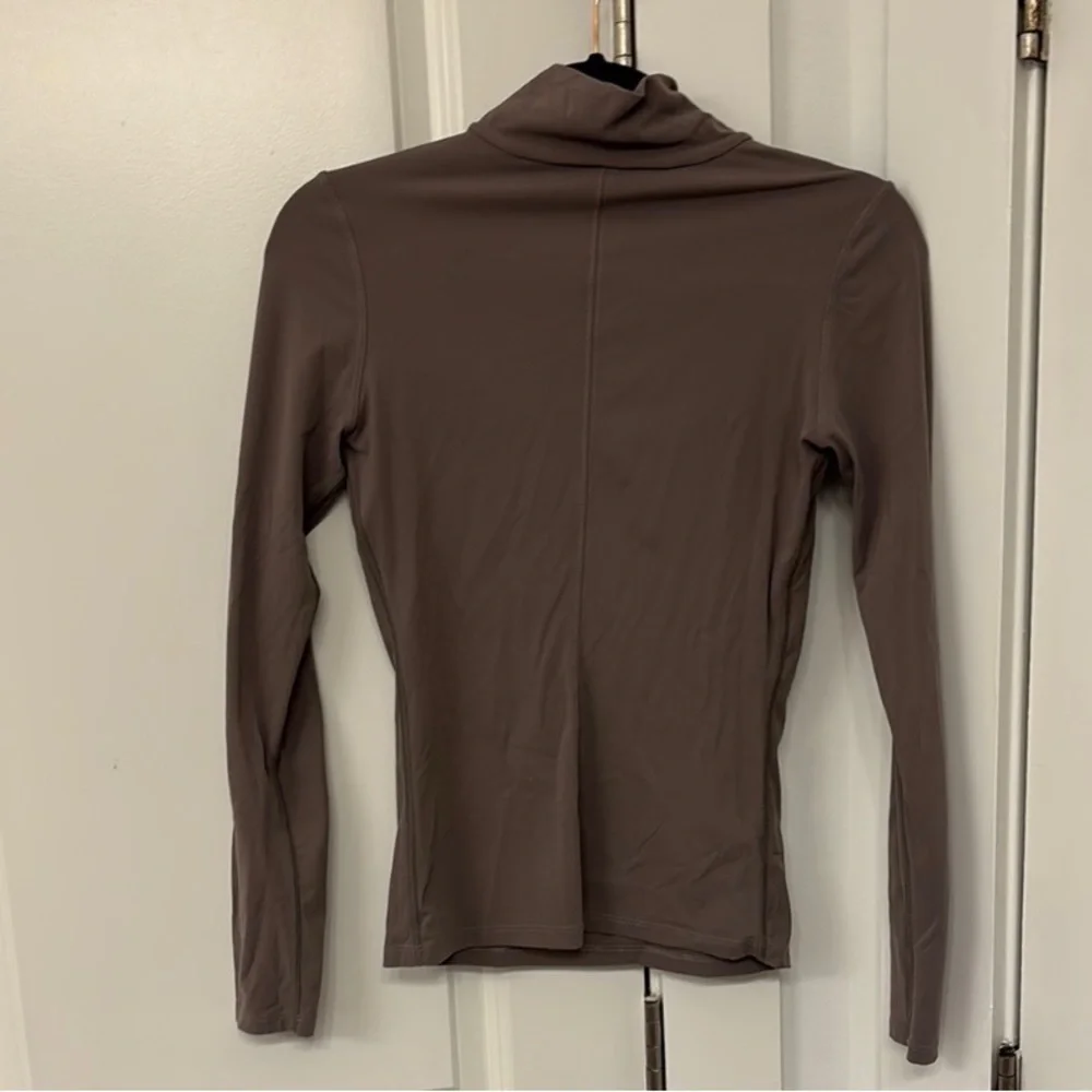 Stylish Mocha Long Sleeve Women's Top - Picture 4 of 5